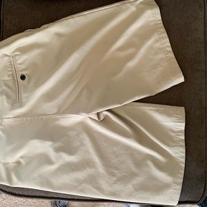 Under Armor khaki golf shorts